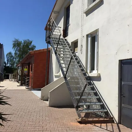 Les Portes Du Brezet Apartment
